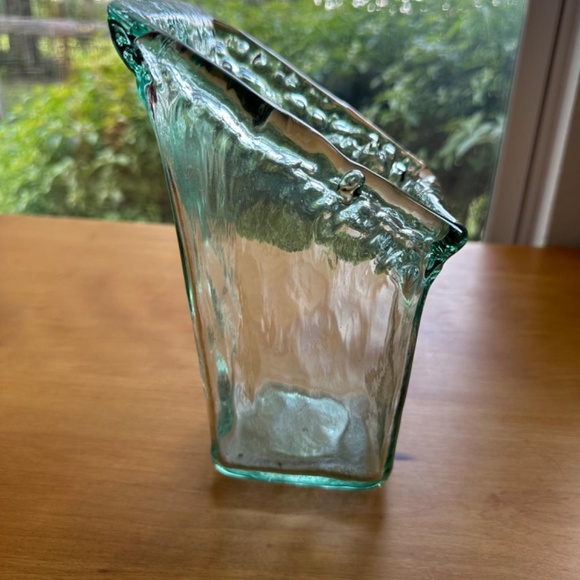 Unusual squared glass flowing water vase or crock - Picture 4 of 7